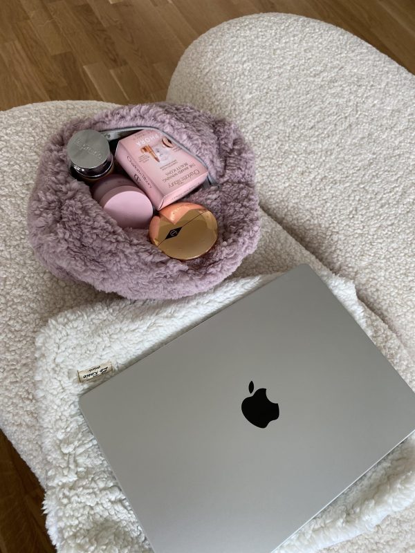 Rosie Cream laptop case - Image 2