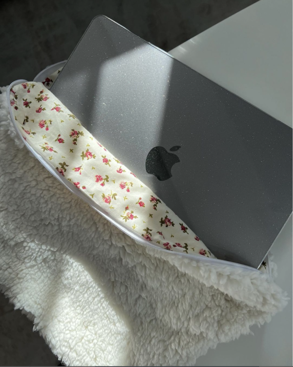 Rosie Cream laptop case - Image 3